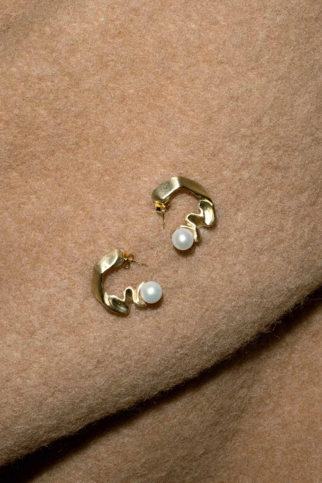 美品pulp pearl drop earring completedworks Pulp - Pearl and Zirconia Recycled Gold Vermeil Earrings